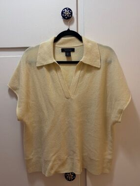 100% Cashmere - Tahari Pale Yellow V-Neck Short-Sleeve Sweater